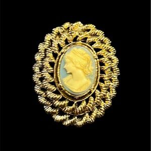 Vintage Gerry’s Cameo Brooch